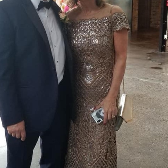 Tadashi Shoji Evening gown - Picture 3 of 4